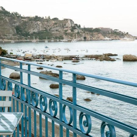 A Due Passi... Apartman Giardini Naxos Kültér fotó