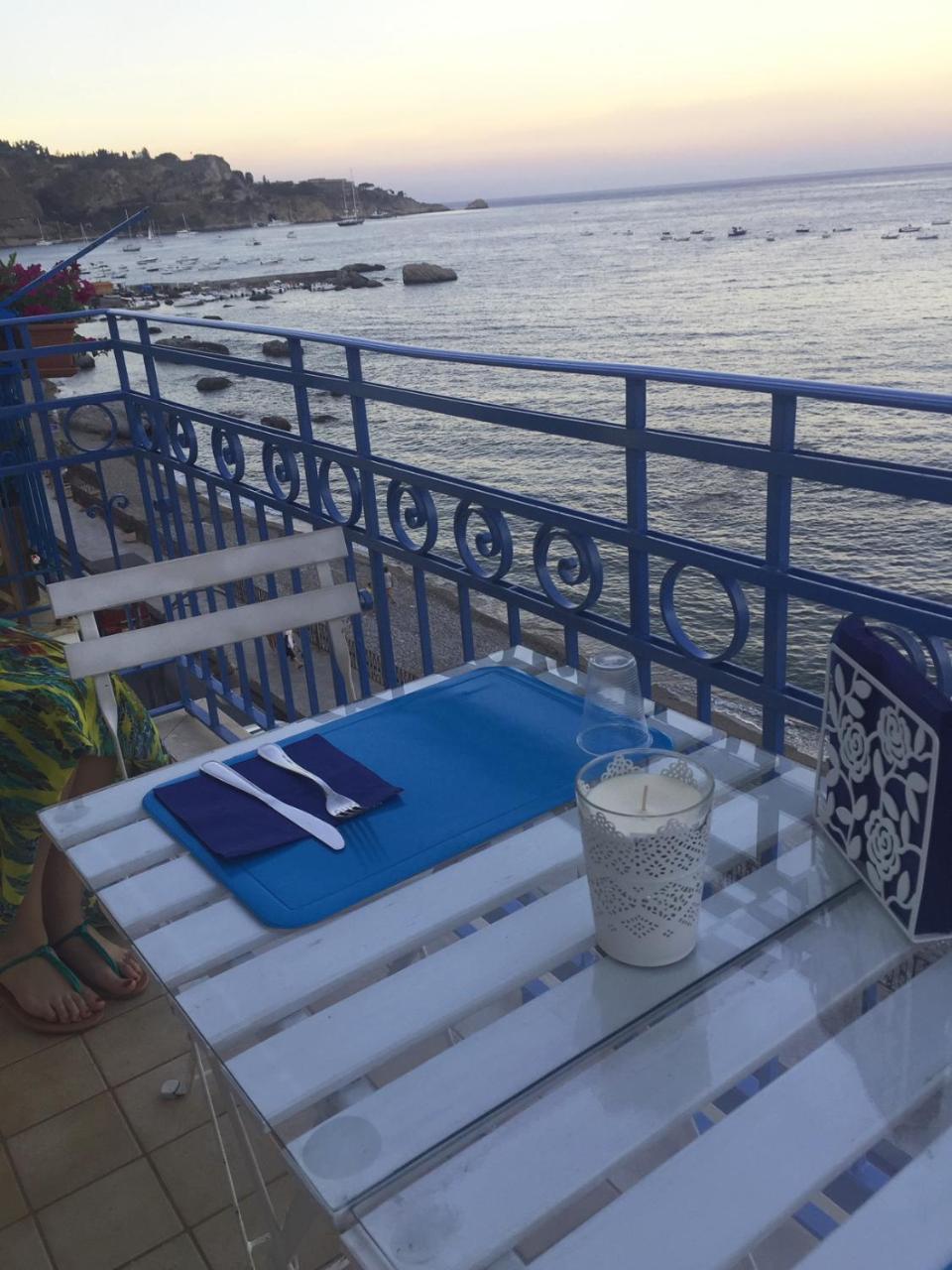 A Due Passi... Apartman Giardini Naxos Kültér fotó
