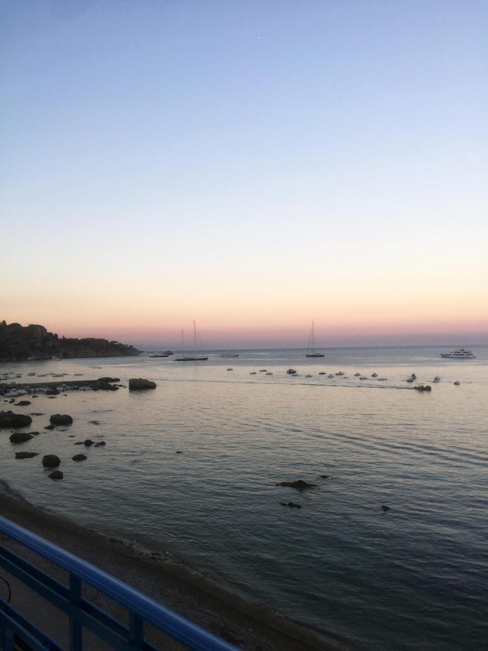 A Due Passi... Apartman Giardini Naxos Kültér fotó