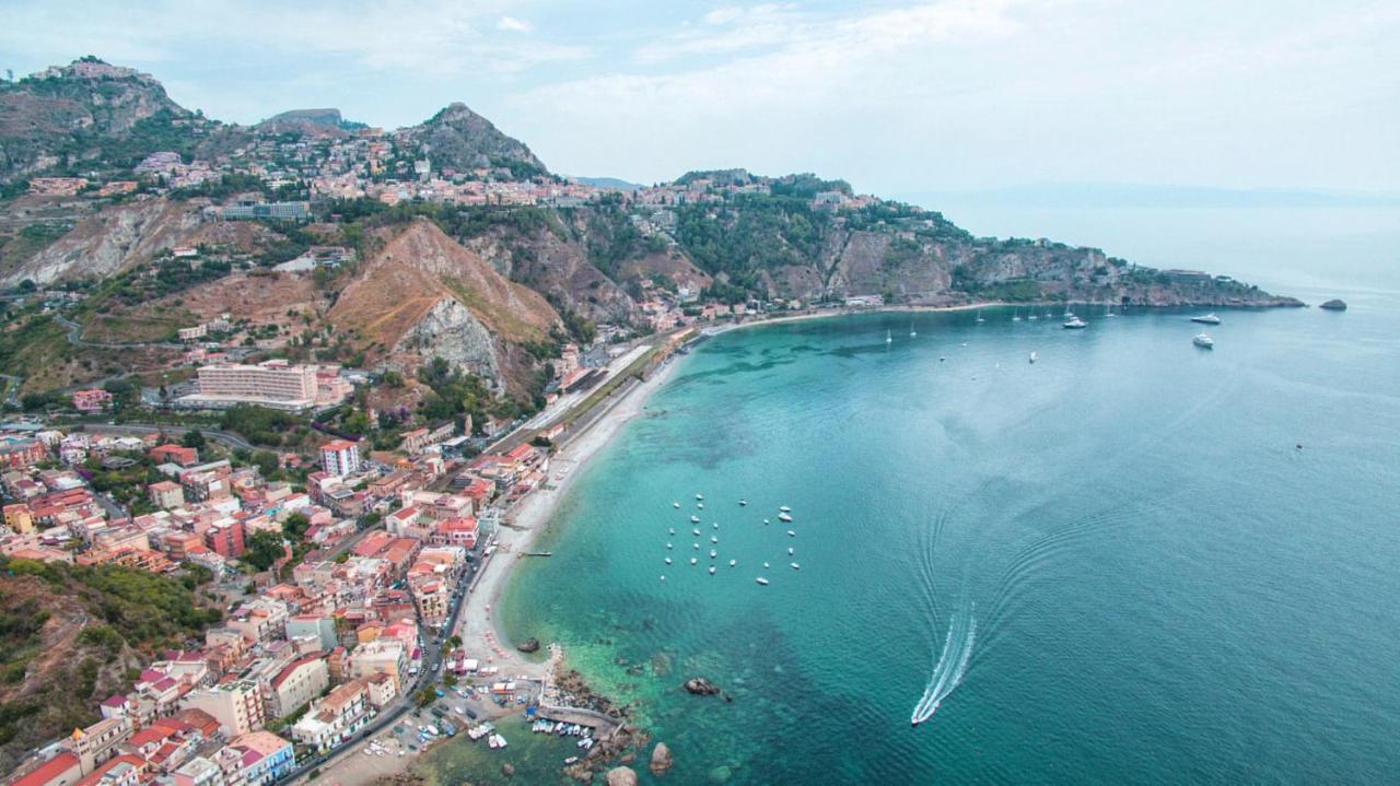 A Due Passi... Apartman Giardini Naxos Kültér fotó